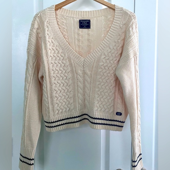 Abercrombie & Fitch Sweaters - ABERCROMBIE - Cable-Knit V-Neck Cream Sweater - Size M